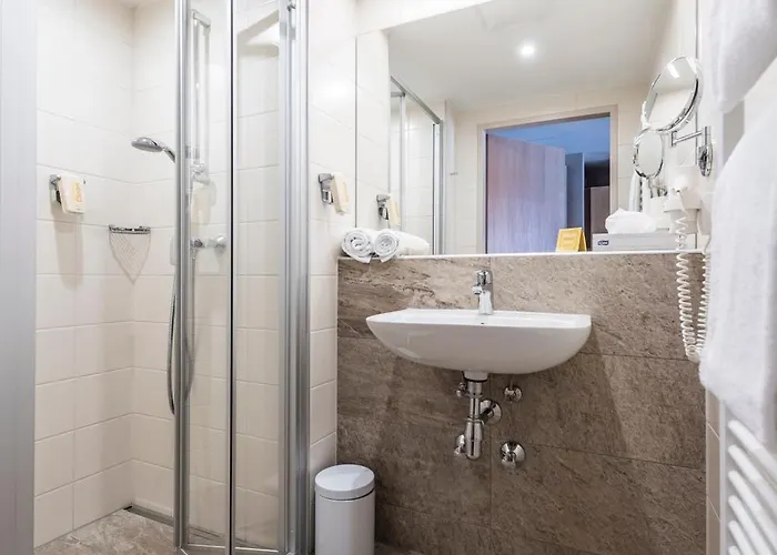 格伦德尔湖jufa酒店