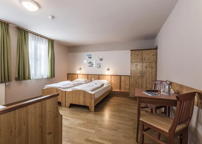 格伦德尔湖jufa酒店 3*