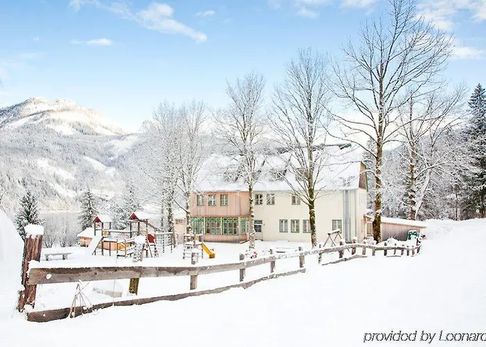 格伦德尔湖jufa酒店 3*